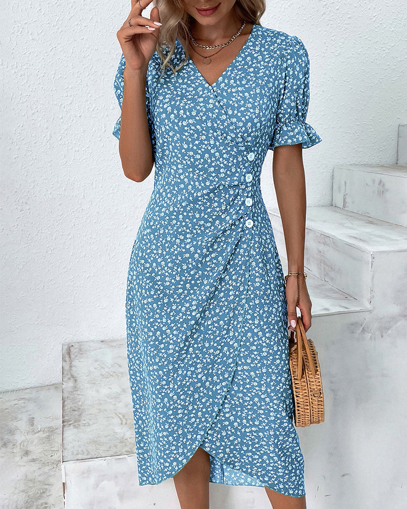Lune London | Chic wrap midi dress with floral pattern and button detail Elegant dress with V-neck and floral print
