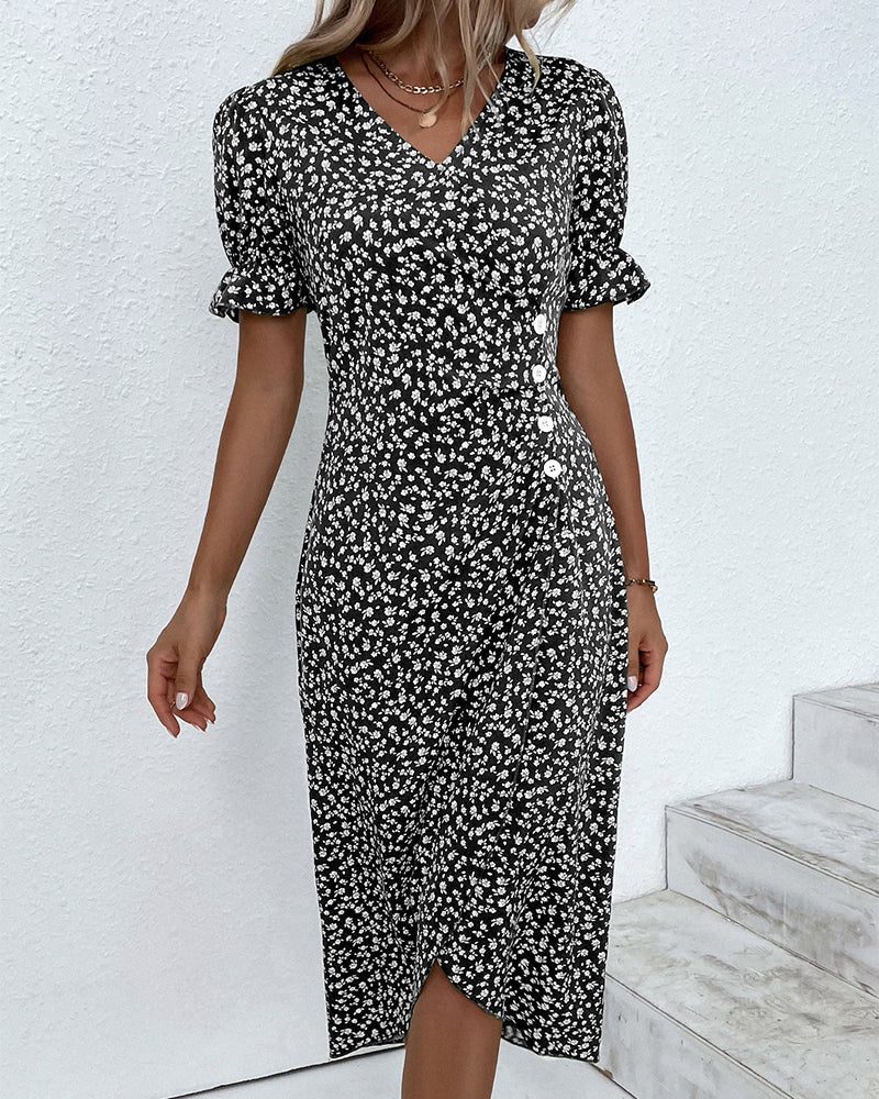 Lune London | Chic wrap midi dress with floral pattern and button detail Elegant dress with V-neck and floral print