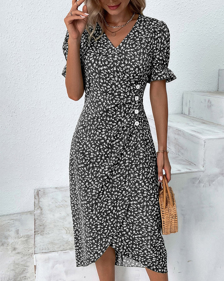 Lune London | Chic wrap midi dress with floral pattern and button detail Elegant dress with V-neck and floral print