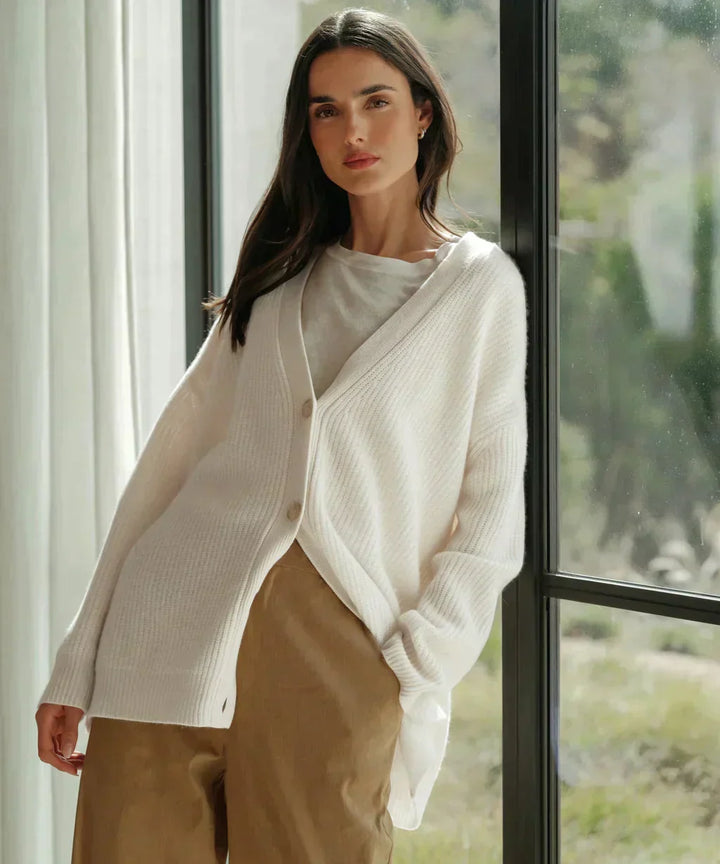 Lune London | Cashmere cardigan - An timeless style meets elegant comfort