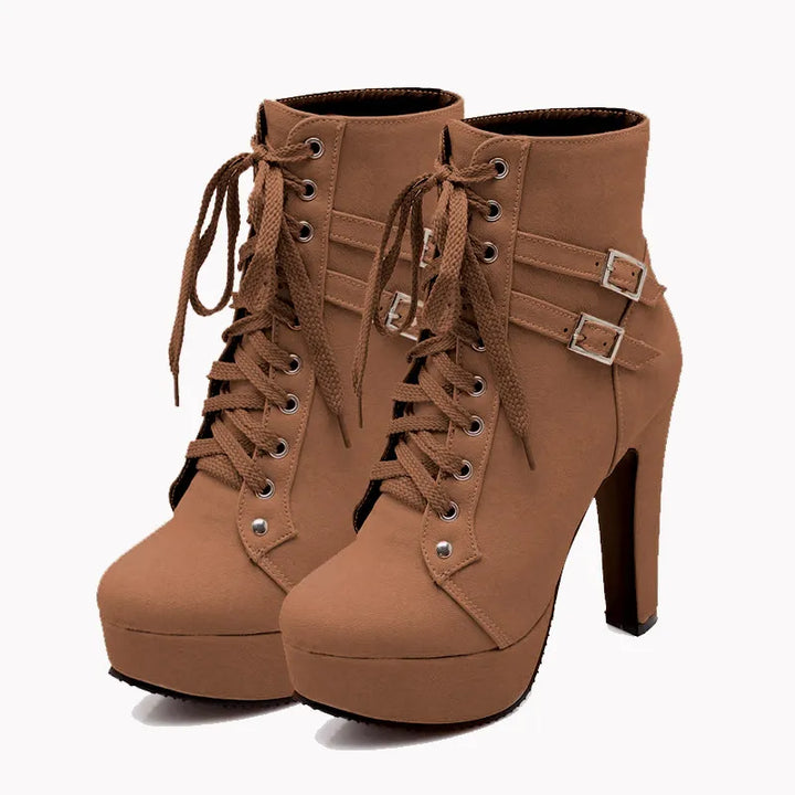 Chic und Stil | Lace-up boots with buckle