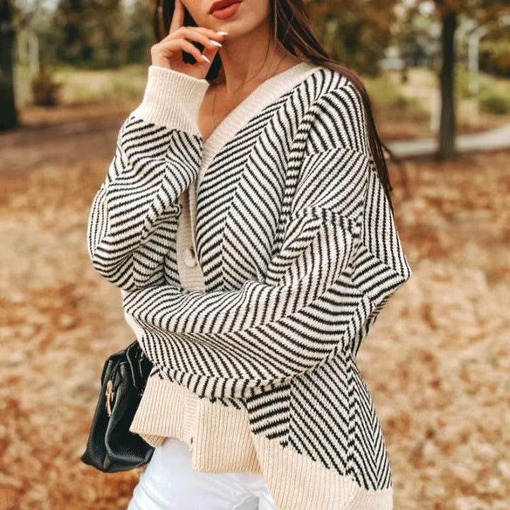 Lune London | Cardigan - Houndstooth Pattern - V-Neck - Button Closure - Ribbed Edges