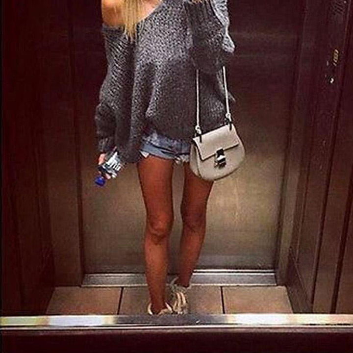 Chunky knit sweater for women with off-shoulder neckline and relaxed fit Lune Londonl