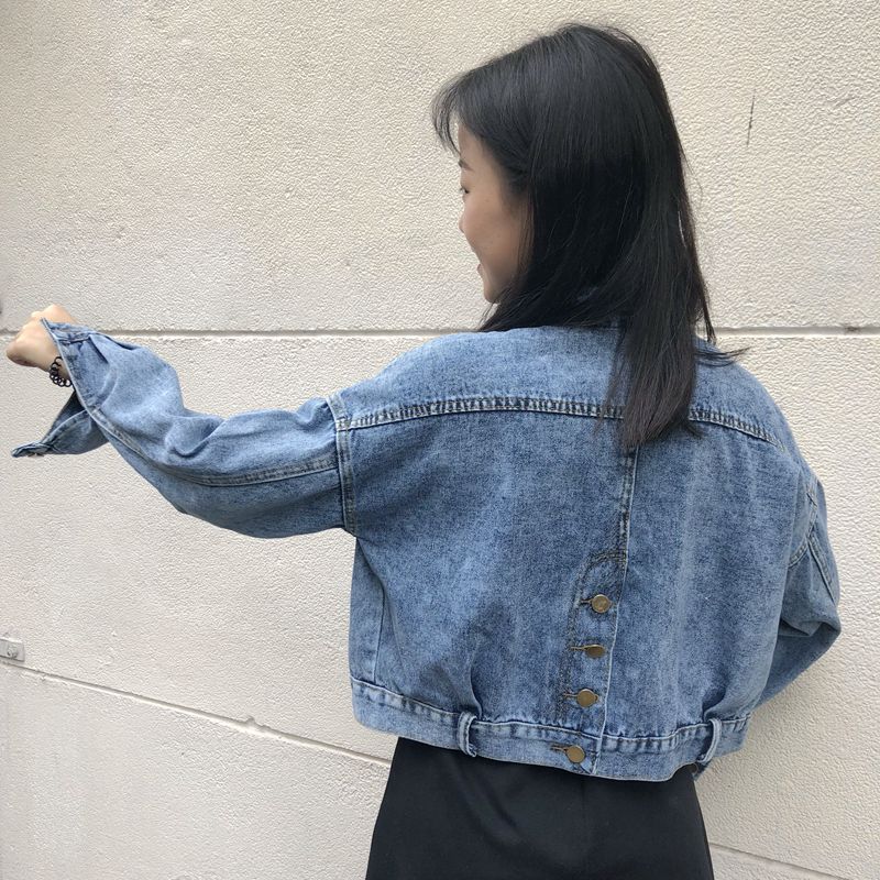 Veste en jean courte tendance pour femmes avec poches pratiques Chic & Stil