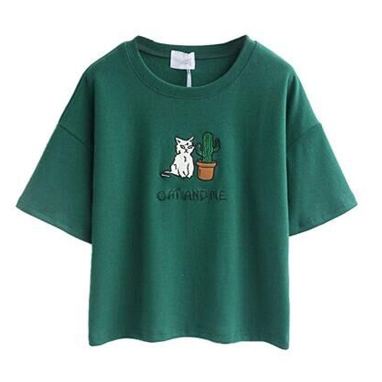 Women's casual T-shirt with cute cat and plant design Lune London