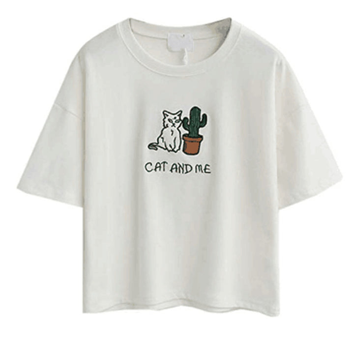 Women's casual T-shirt with cute cat and plant design Lune London