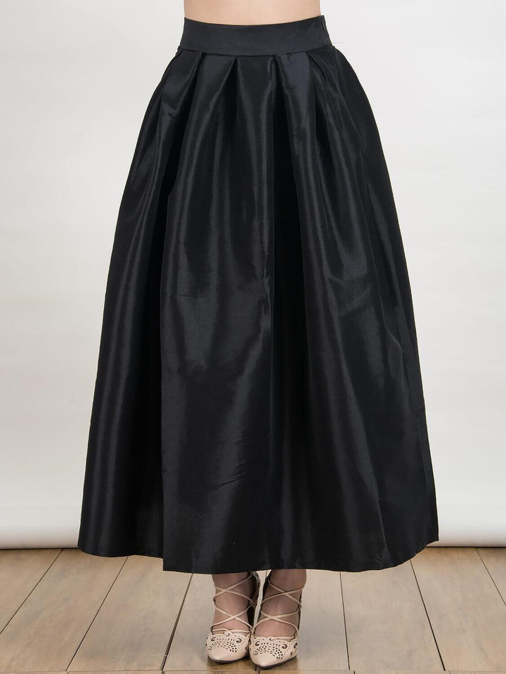 Women's maxi skirt made of shimmering satin with a wide cut Lune London