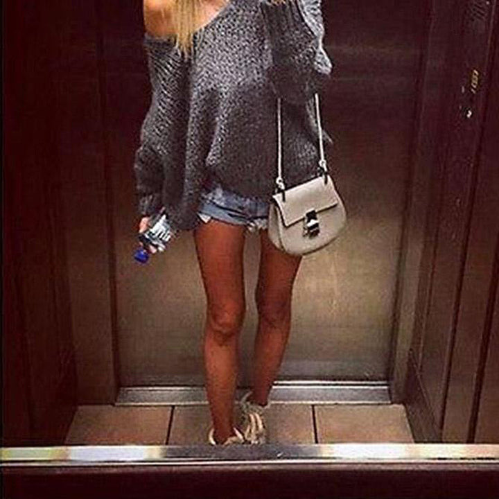 Knitted V-neck sweater for women with a casual cut Lune London