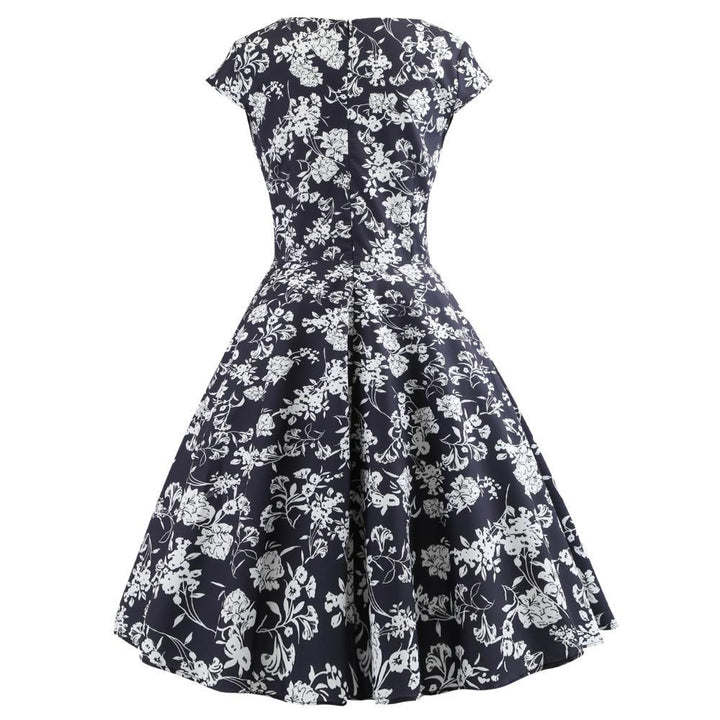 Robe portefeuille pour femmes avec un design floral élégant et une coupe flatteuse Chic & Stil