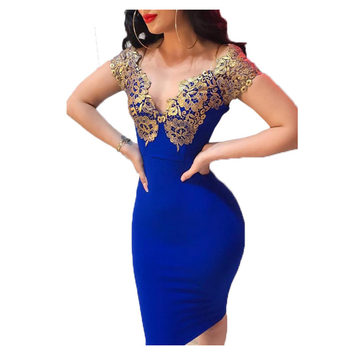 Robe de cocktail élégante pour femmes avec des manches en dentelle artistiques et un décolleté séduisant Chic & Stil