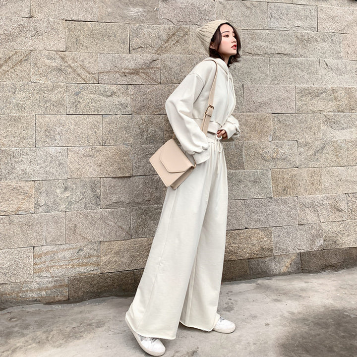 Ensemble de vêtements de détente féminin tendance et décontracté avec un sweat à capuche court et un pantalon large Chic & Stil