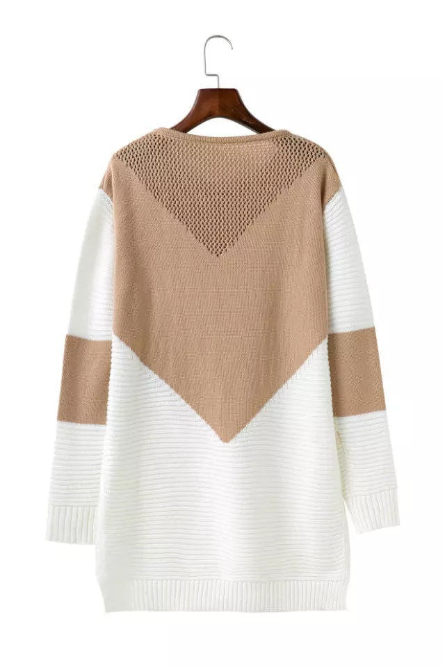 Chunky knit sweater for women with a modern color block design and a discreet V-neck Lune London