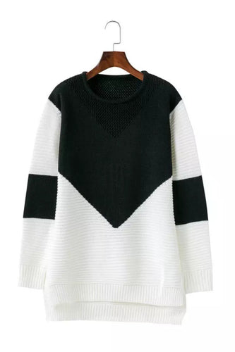 Chunky knit sweater for women with a modern color block design and a discreet V-neck Lune London