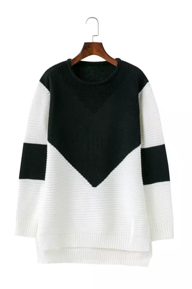 Chunky knit sweater for women with a modern color block design and a discreet V-neck Lune London