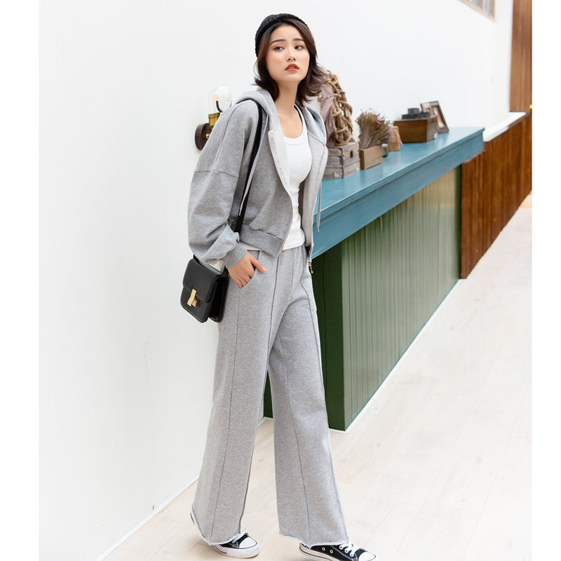 Ensemble de survêtement décontracté et confortable pour femmes avec veste à capuche et pantalon ample Chic & Stil