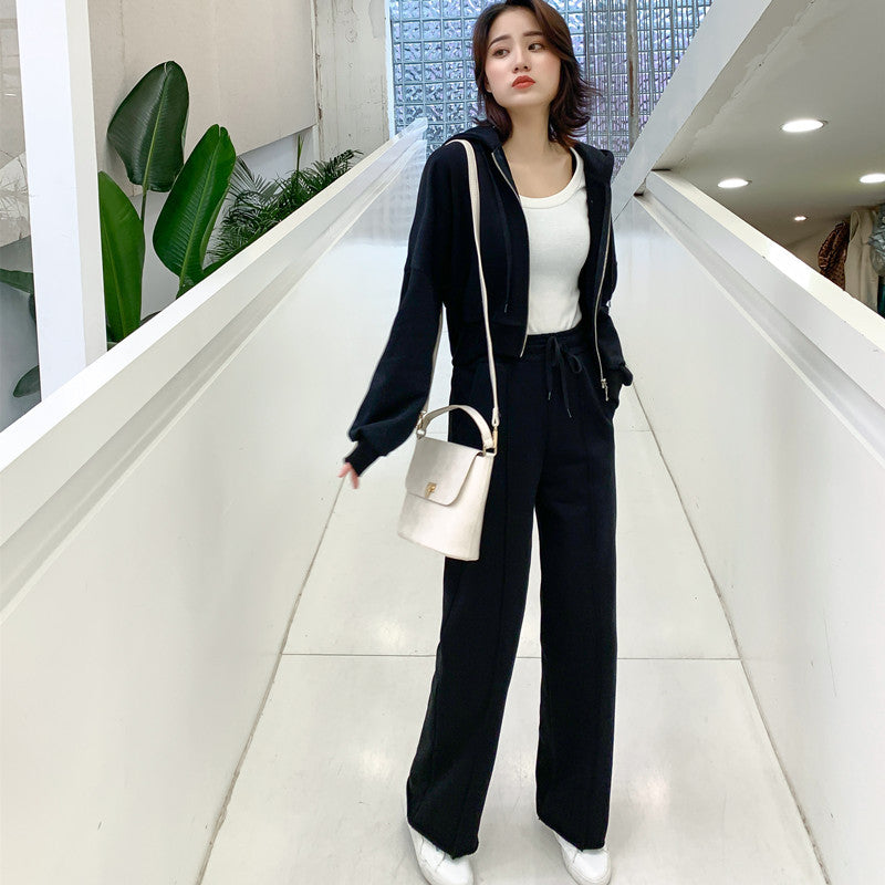 Ensemble de survêtement décontracté et confortable pour femmes avec veste à capuche et pantalon ample Chic & Stil