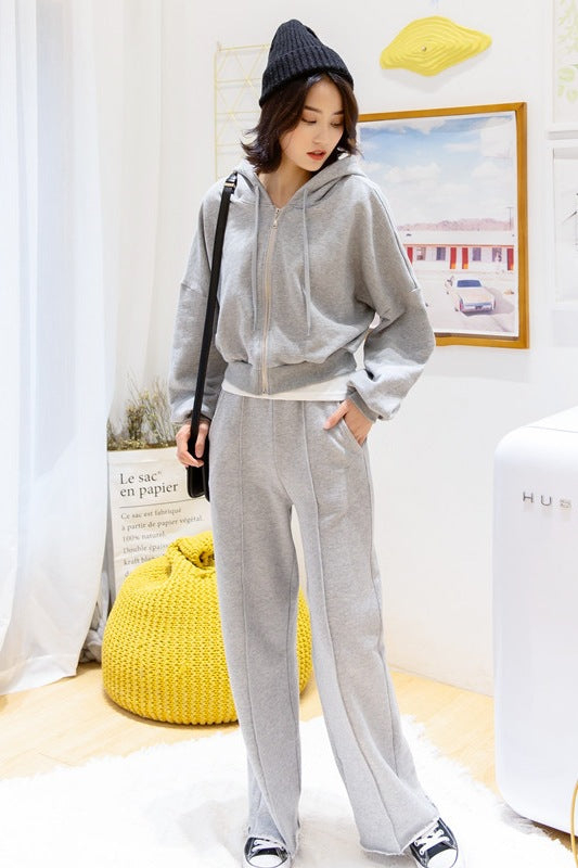 Ensemble de survêtement décontracté et confortable pour femmes avec veste à capuche et pantalon ample Chic & Stil
