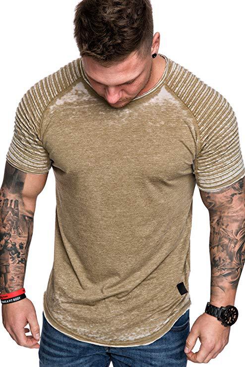 Men's sports t-shirt with a textured shoulder design Chic und Stil