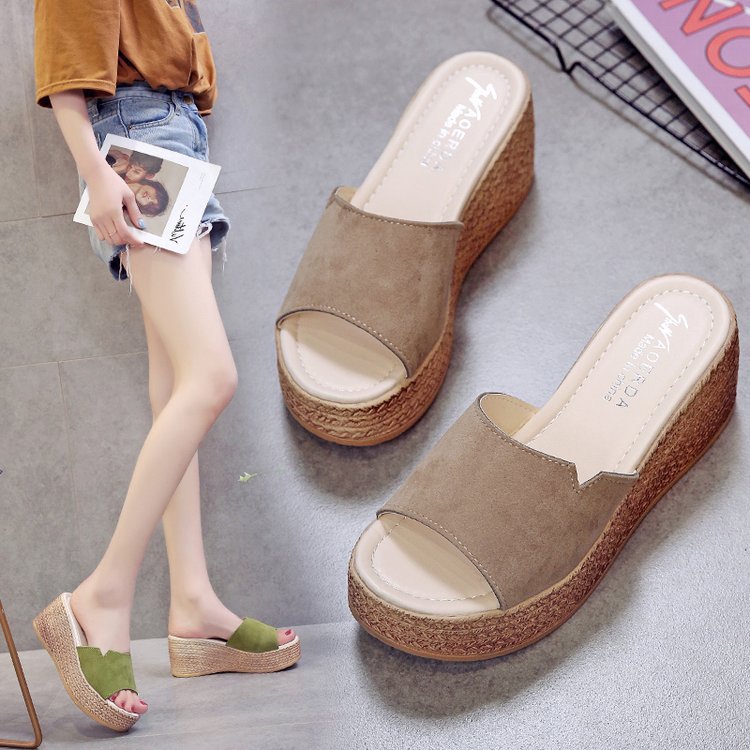 Ladies Wedge Sandals with Modern Cross Design and Non-Slip Sole Chic und Stil