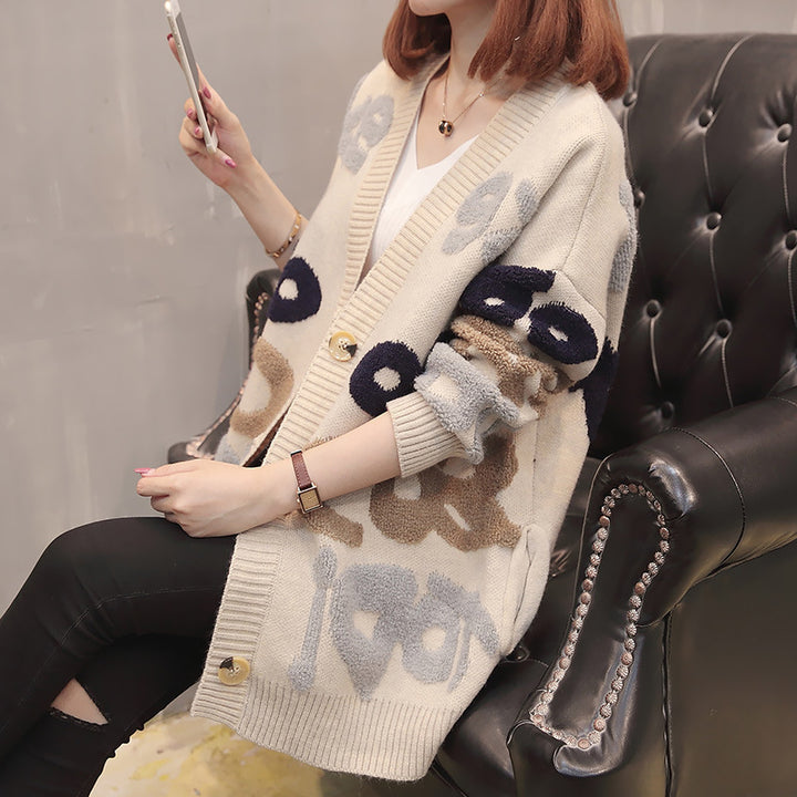 Ladies cardigan in chunky knit with eye-catching pattern and large buttons Lune Londonl