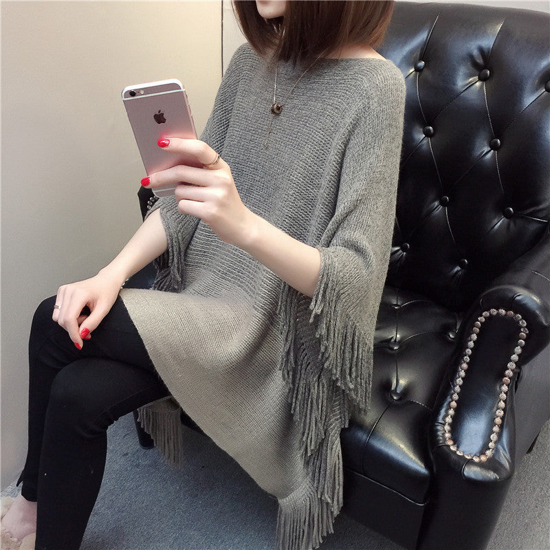 Ladies knitted poncho with fringes and trendy color gradient Lune London