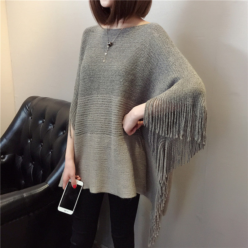 Ladies knitted poncho with fringes and trendy color gradient Lune London