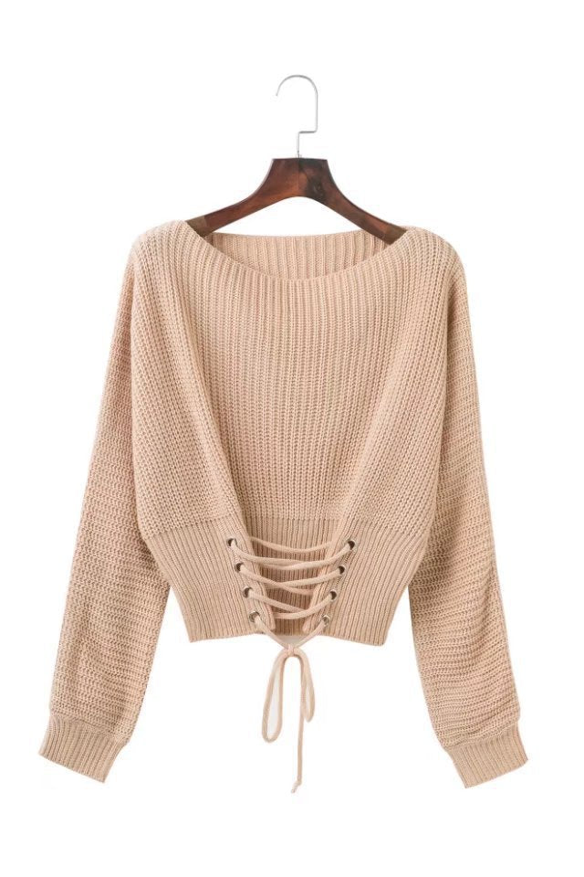 Short knitted pullover for women with laced detail Lune London