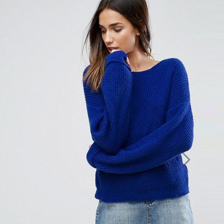 Casual knit sweater for women with a plunging back detail and an oversized cut Lune London