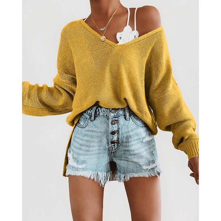 Casual pullover for women with deep V-neck and raglan sleeves Lune London