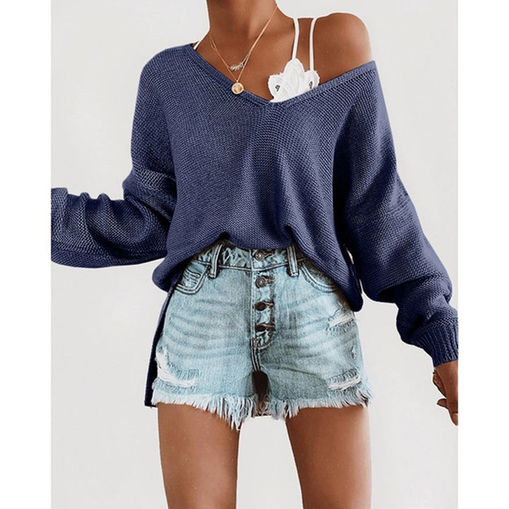 Casual pullover for women with deep V-neck and raglan sleeves Lune London
