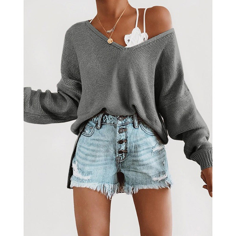 Casual pullover for women with deep V-neck and raglan sleeves Lune London