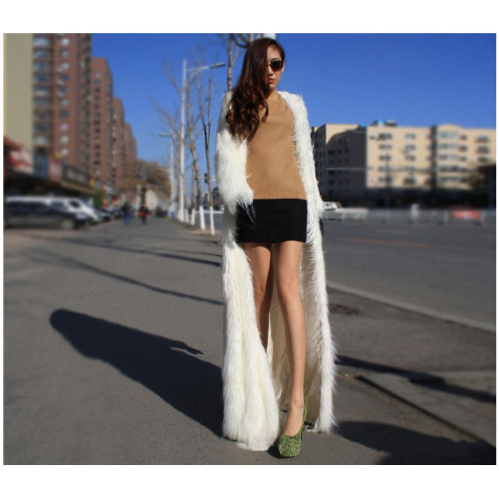 Elegant mid-length dress for women with luxurious faux fur Lune London