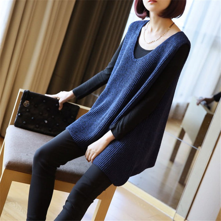 Knit Tank Top Woman with V-neck and Light Silhouette Lune London