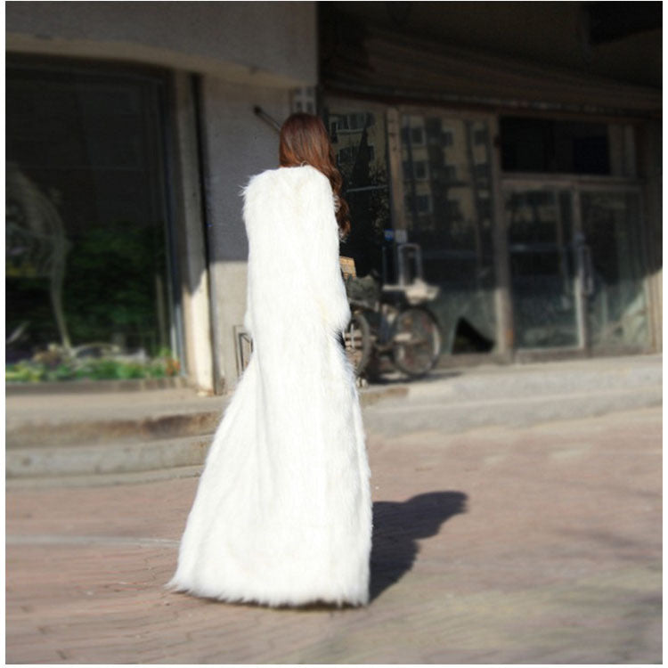 Elegant mid-length dress for women with luxurious faux fur Lune London