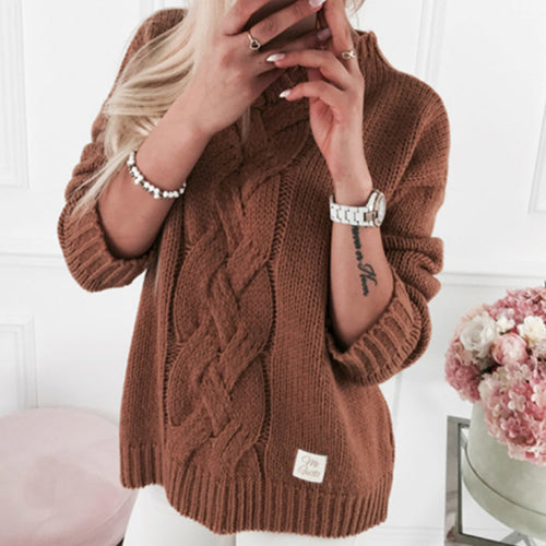 Chunky knit sweater for women with an elegant cable pattern and a casual fit Lune London
