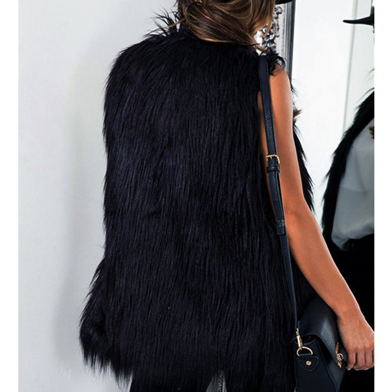 Elegant ladies faux fur vest with trendy cut Lune London
