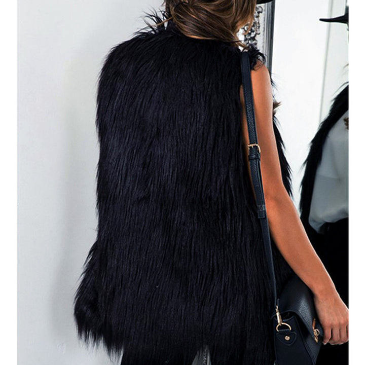 Elegant ladies faux fur vest with trendy cut Lune London