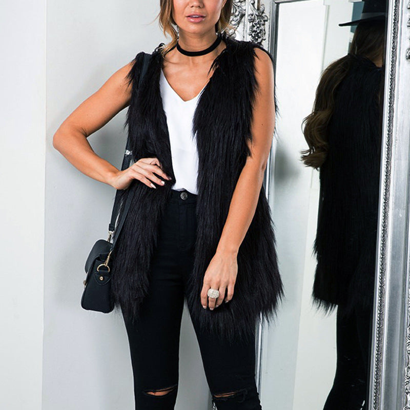 Elegant ladies faux fur vest with trendy cut Lune London