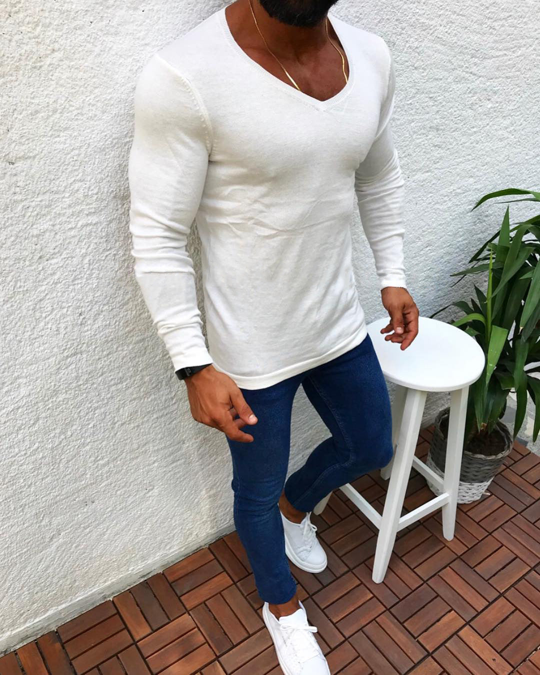 Men's fitted cotton t-shirt with V-neck Lune London