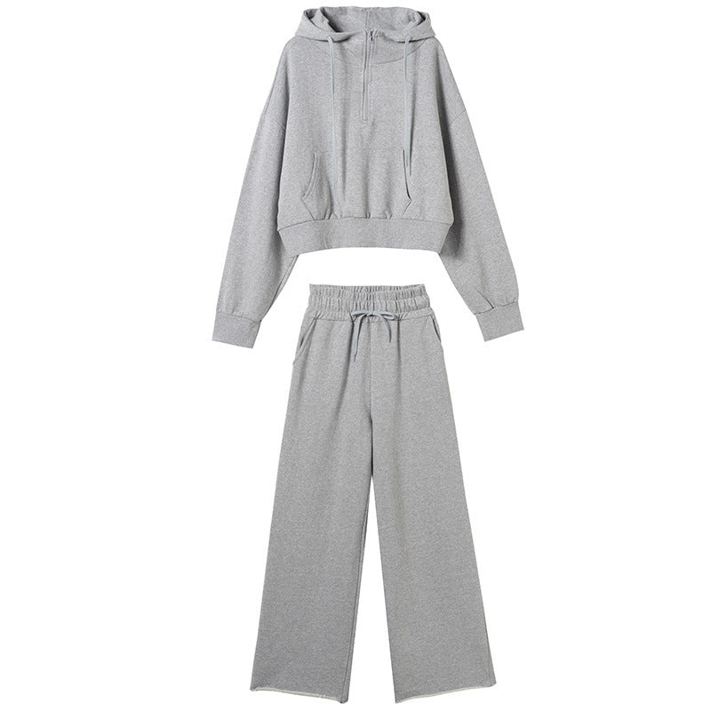Women’s sporty loungewear set with casual zip top and wide-cut pants Chic & Stil