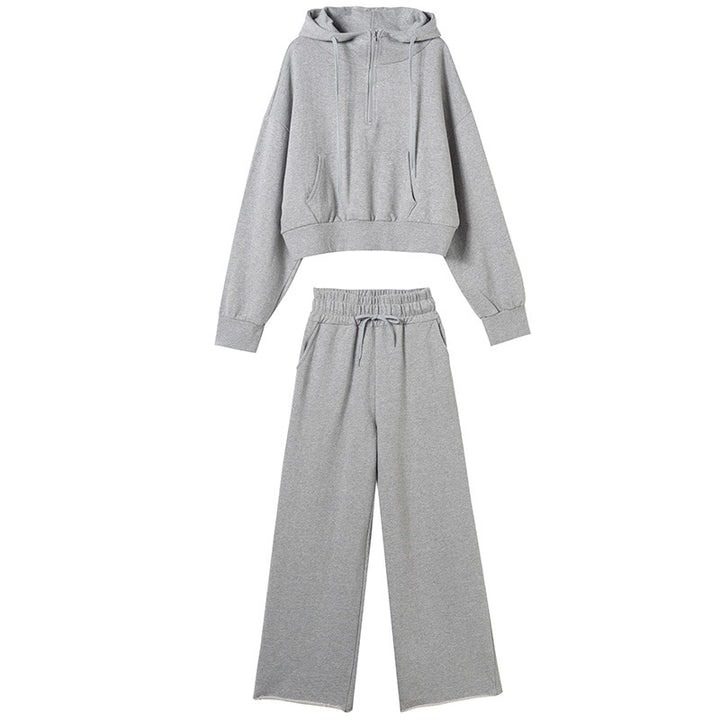 Women’s sporty loungewear set with casual zip top and wide-cut pants Chic & Stil