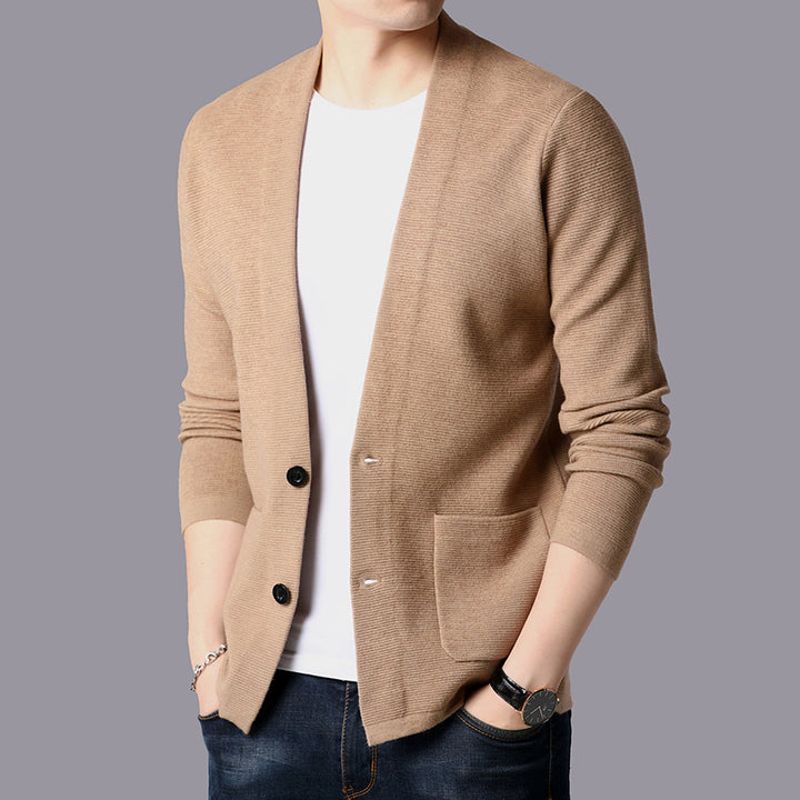 Trendy knitted jacket for men with practical pockets and elegant V-neck Lune London