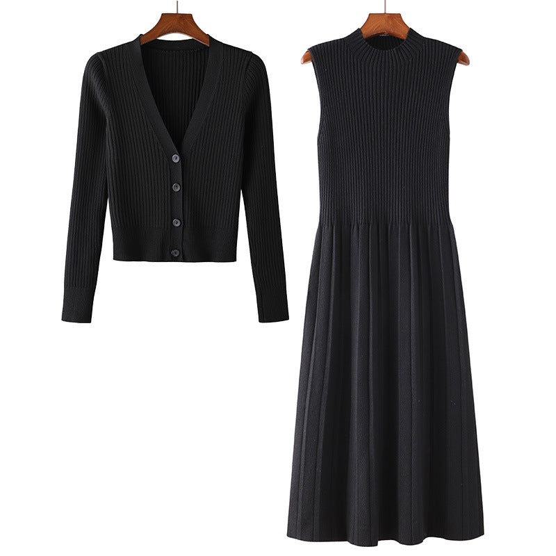Ensemble en tricot pour femmes avec décolleté en V et fine structure en rib Chic & Stil