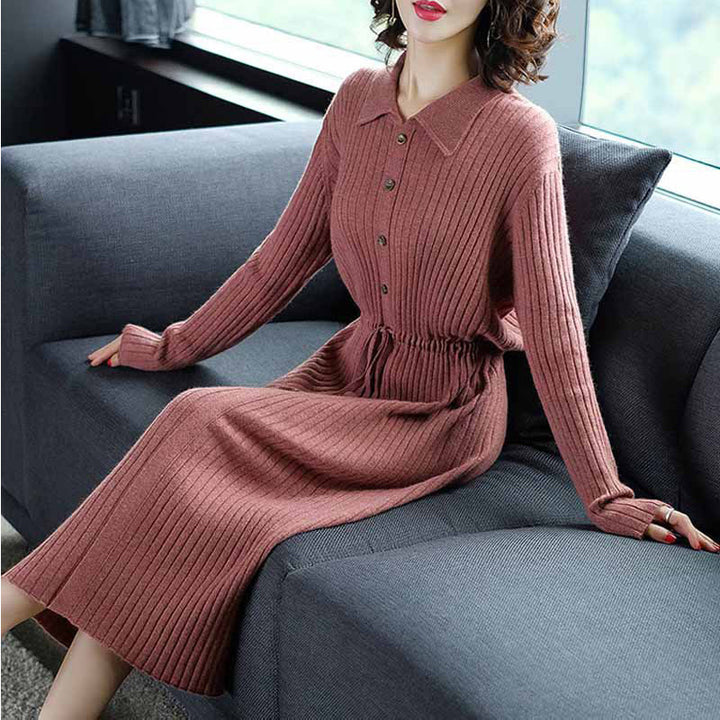 Robe tricotée pour femmes avec patte de boutonnage et ceinture à la taille Chic & Stil