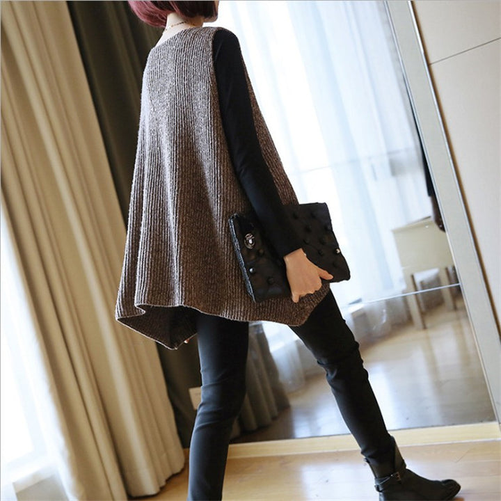 Knit Tank Top Woman with V-neck and Light Silhouette Lune London