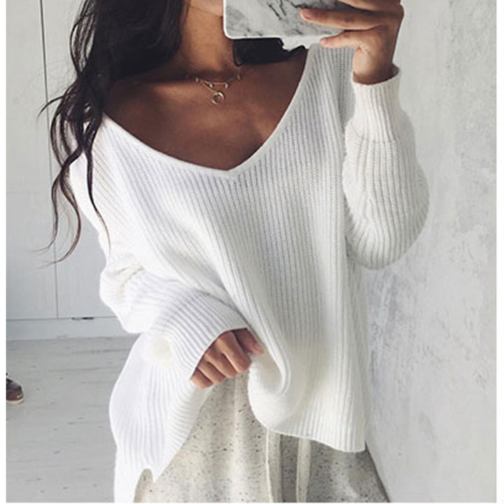V-neck sweater for women with a relaxed fit and structured material Lune London