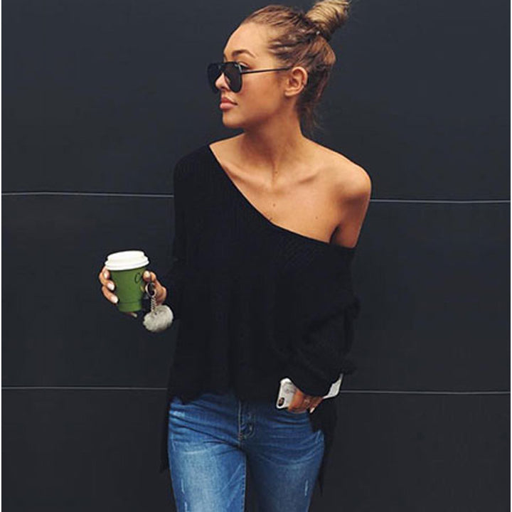 V-neck sweater for women with a relaxed fit and structured material Lune London