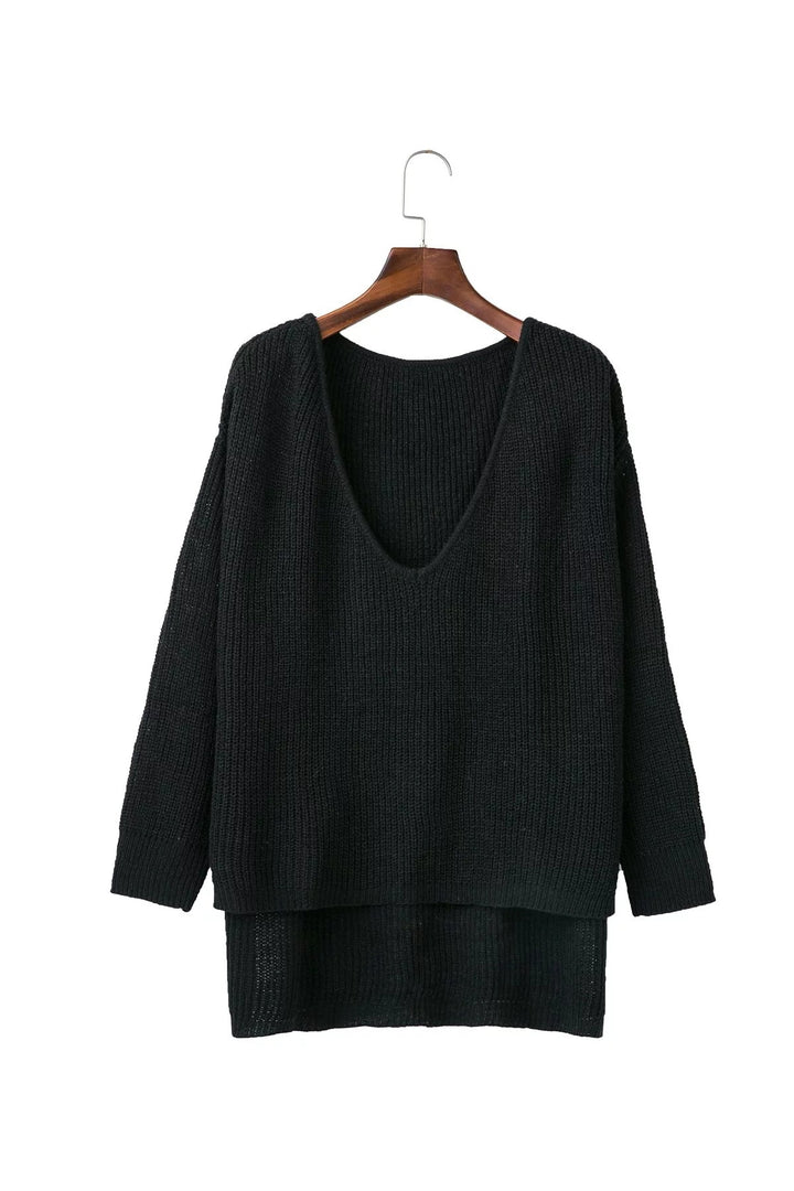 V-neck sweater for women with a relaxed fit and structured material Lune London