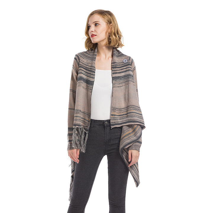 Women's knitted poncho with fringes Lune London