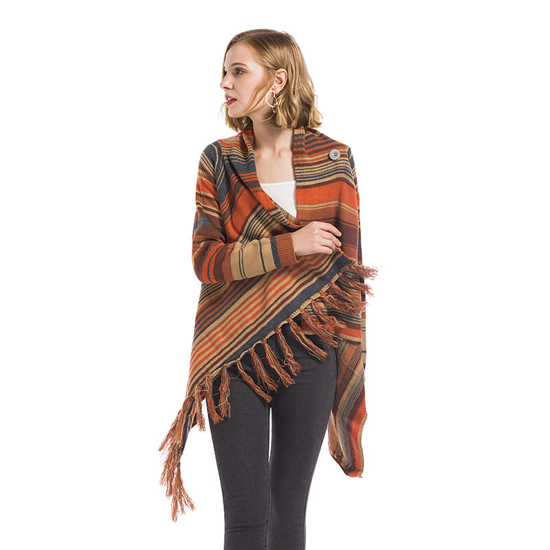 Women's knitted poncho with fringes Lune London
